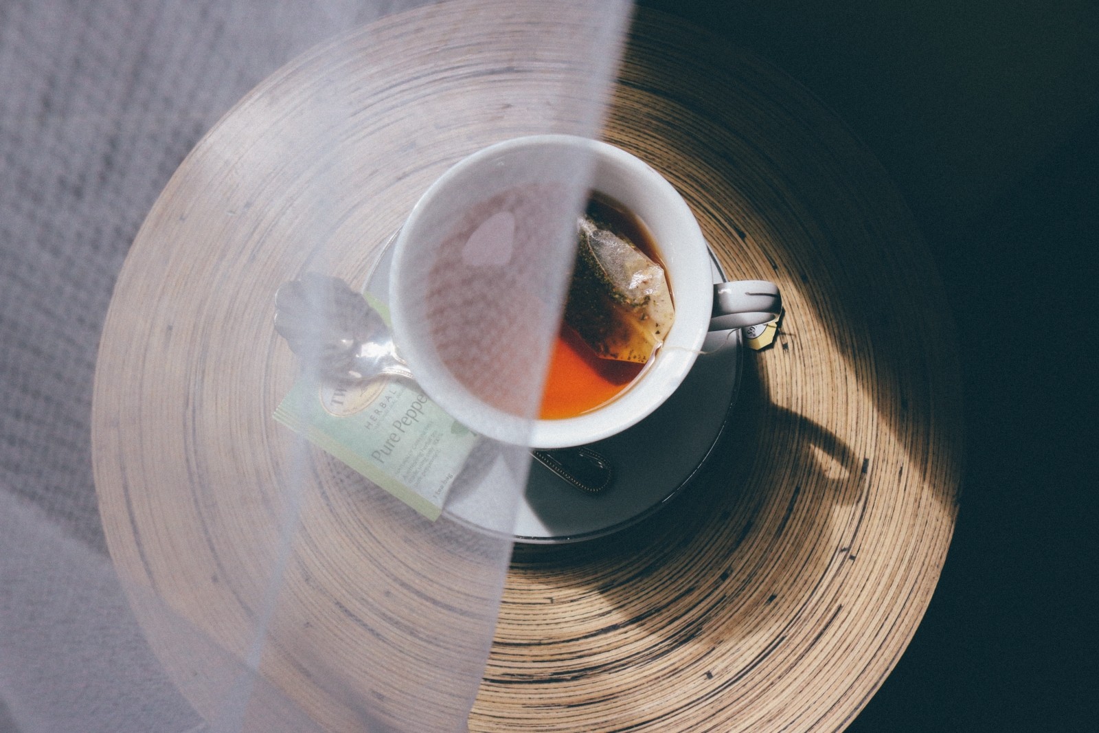 Image of loose leaf tea in a square wood box